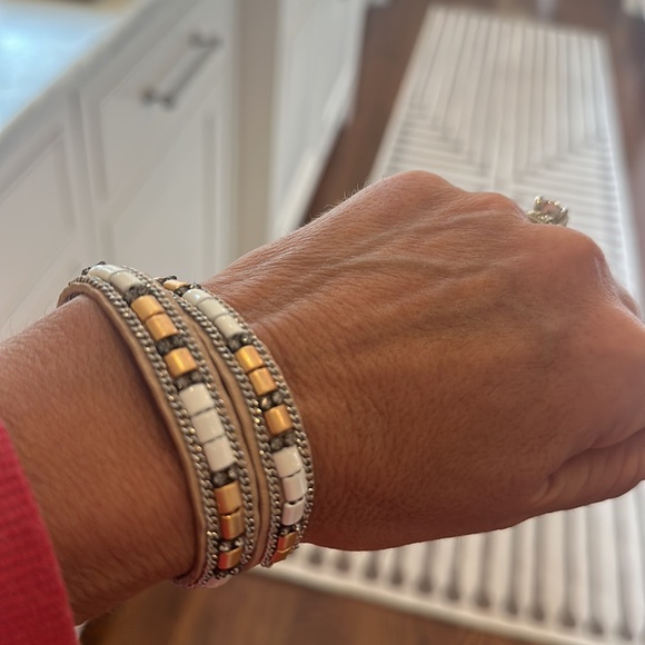 Stella & Dot Cady Beige Leather Wrap Bracelet adjustable with 3 snaps - Picture 4 of 5